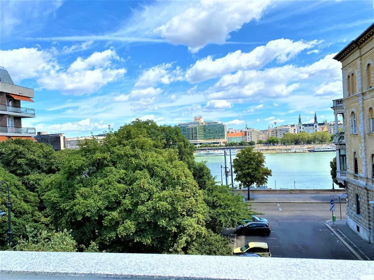 Danube View Artapartment With Balcony Budapest Hungary